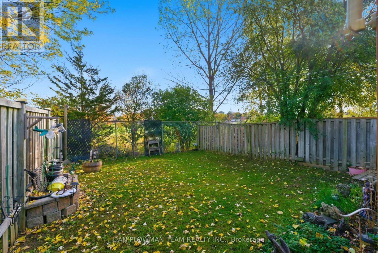 312 Sheffield Court, Oshawa, ON - Outdoor