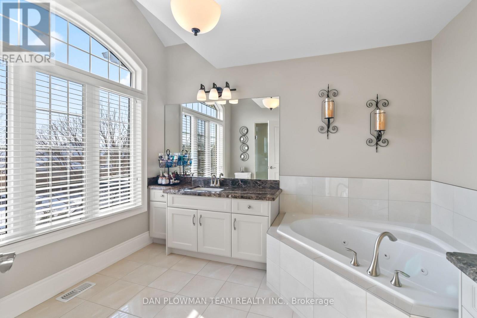3 Serene Court, Whitby, ON - Indoor Photo Showing Bathroom
