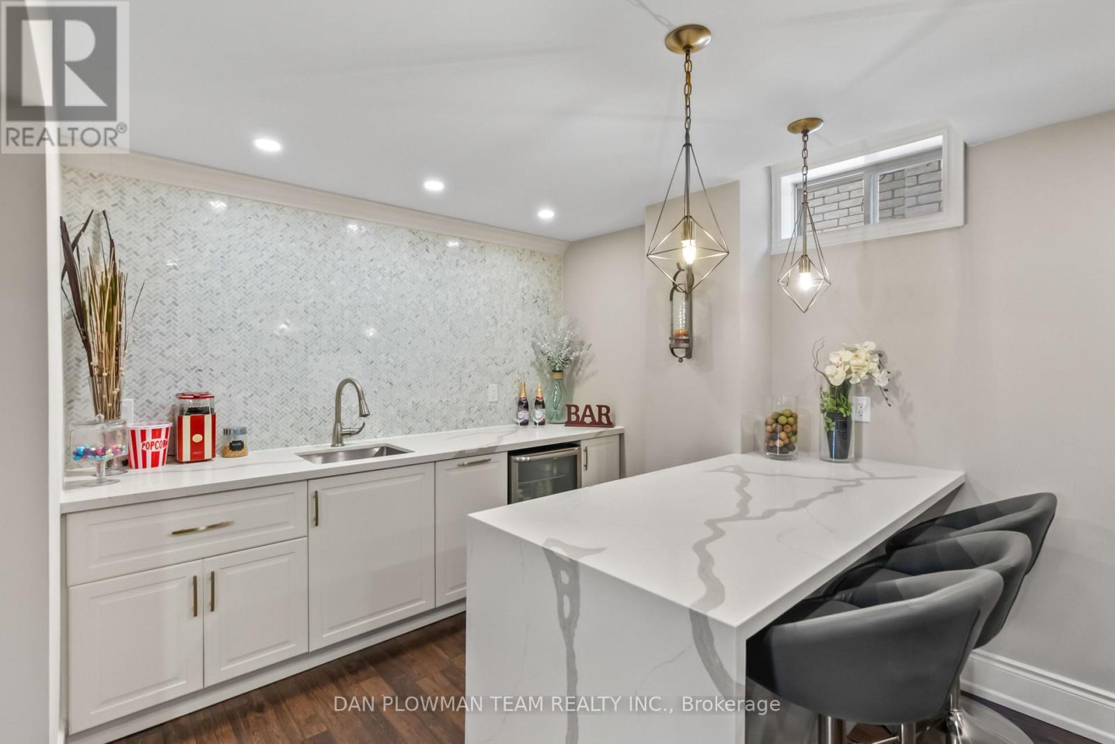 3 Serene Court, Whitby, ON - Indoor