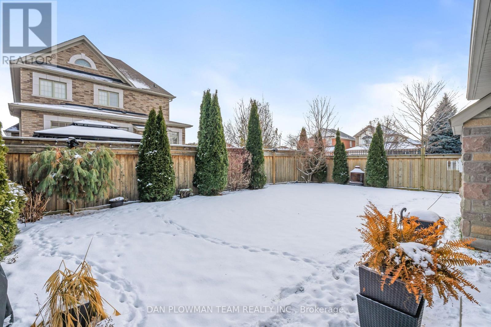 3 Serene Court, Whitby, ON - Outdoor