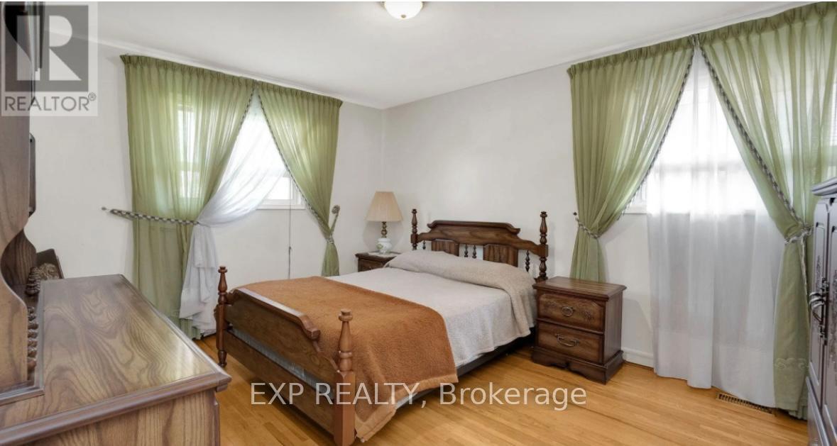 33 Lakeland Crescent, Toronto, ON - Indoor Photo Showing Bedroom