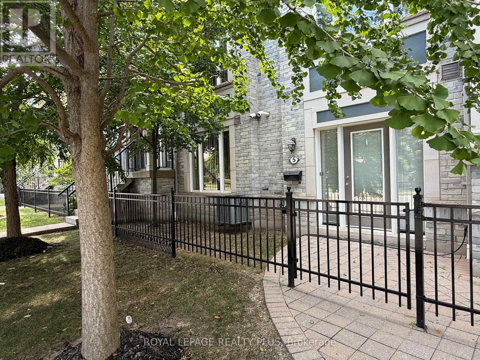 5 - 3015 Destination Drive, Mississauga, ON - Outdoor