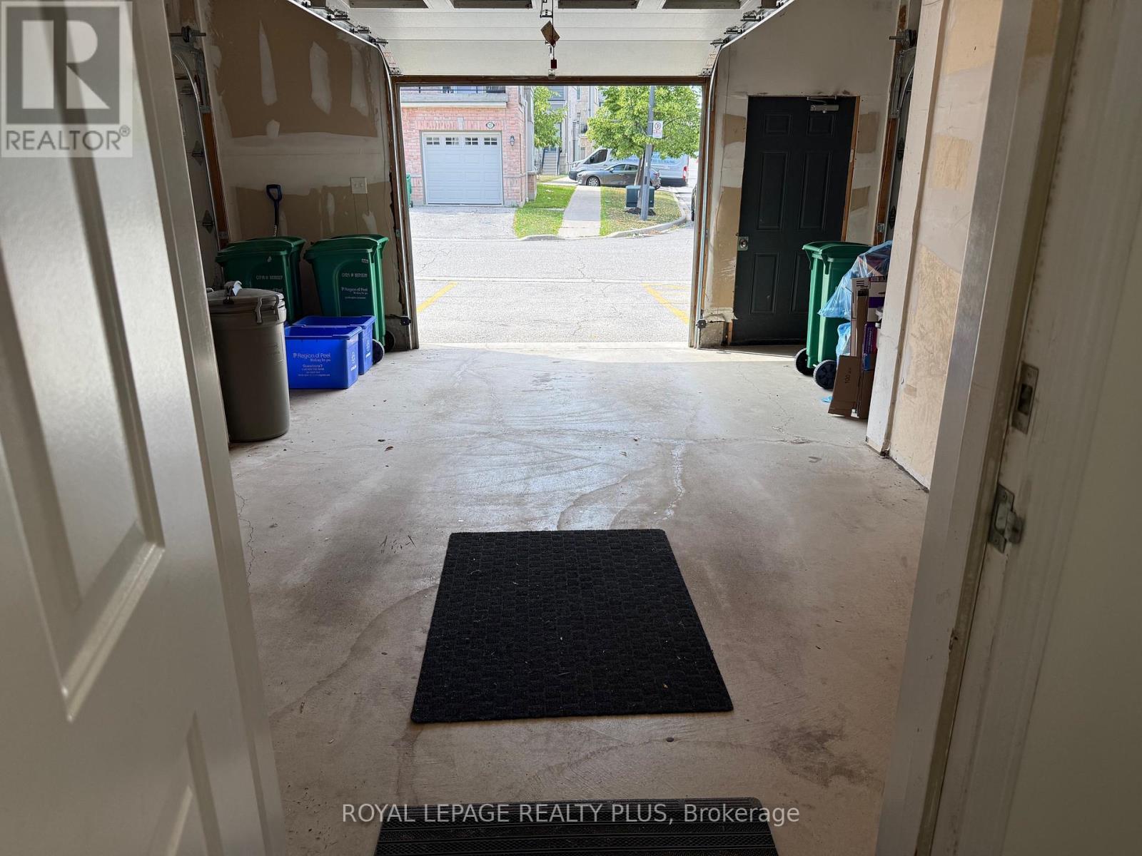 5 - 3015 Destination Drive, Mississauga, ON - Indoor