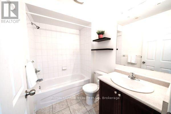 5 - 3015 Destination Drive, Mississauga, ON - Indoor Photo Showing Bathroom