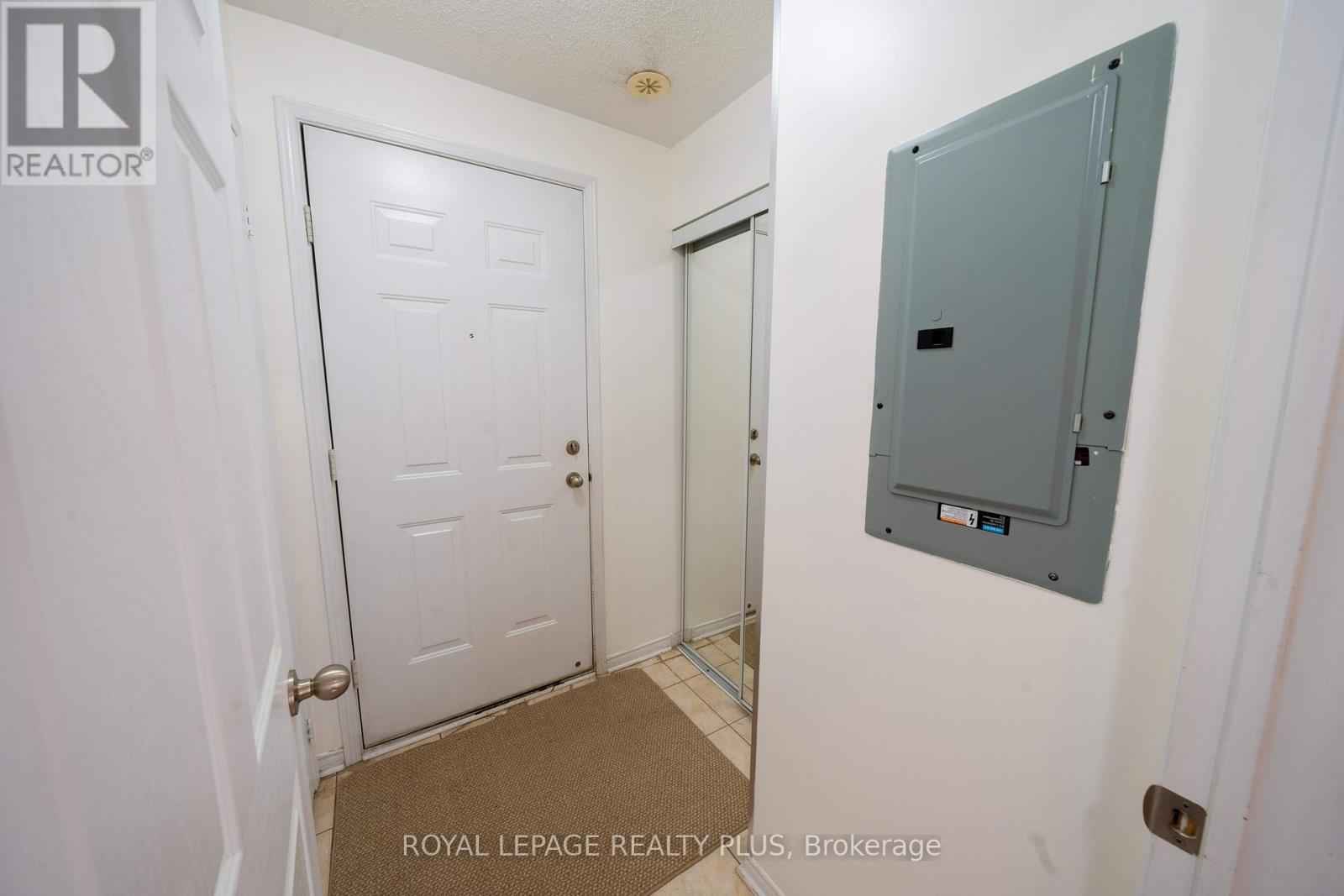 5 - 3015 Destination Drive, Mississauga, ON - Indoor Photo Showing Other Room