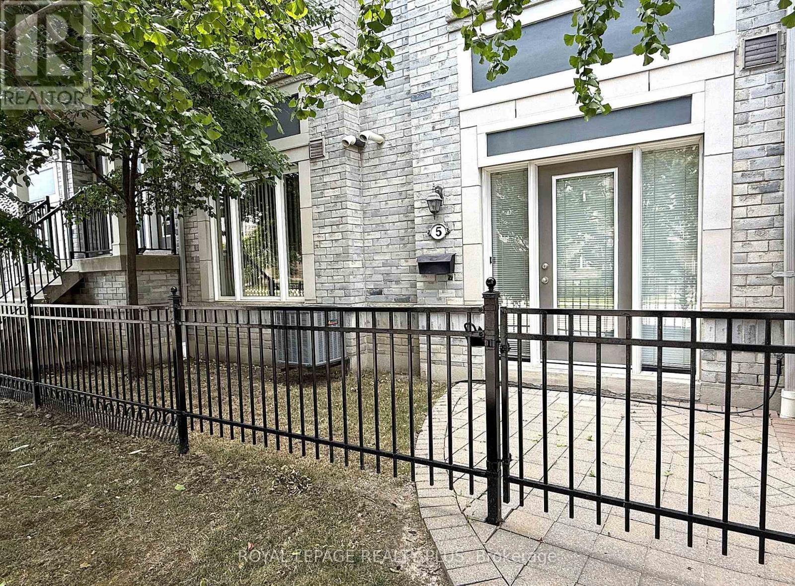 5 - 3015 Destination Drive, Mississauga, ON - Outdoor