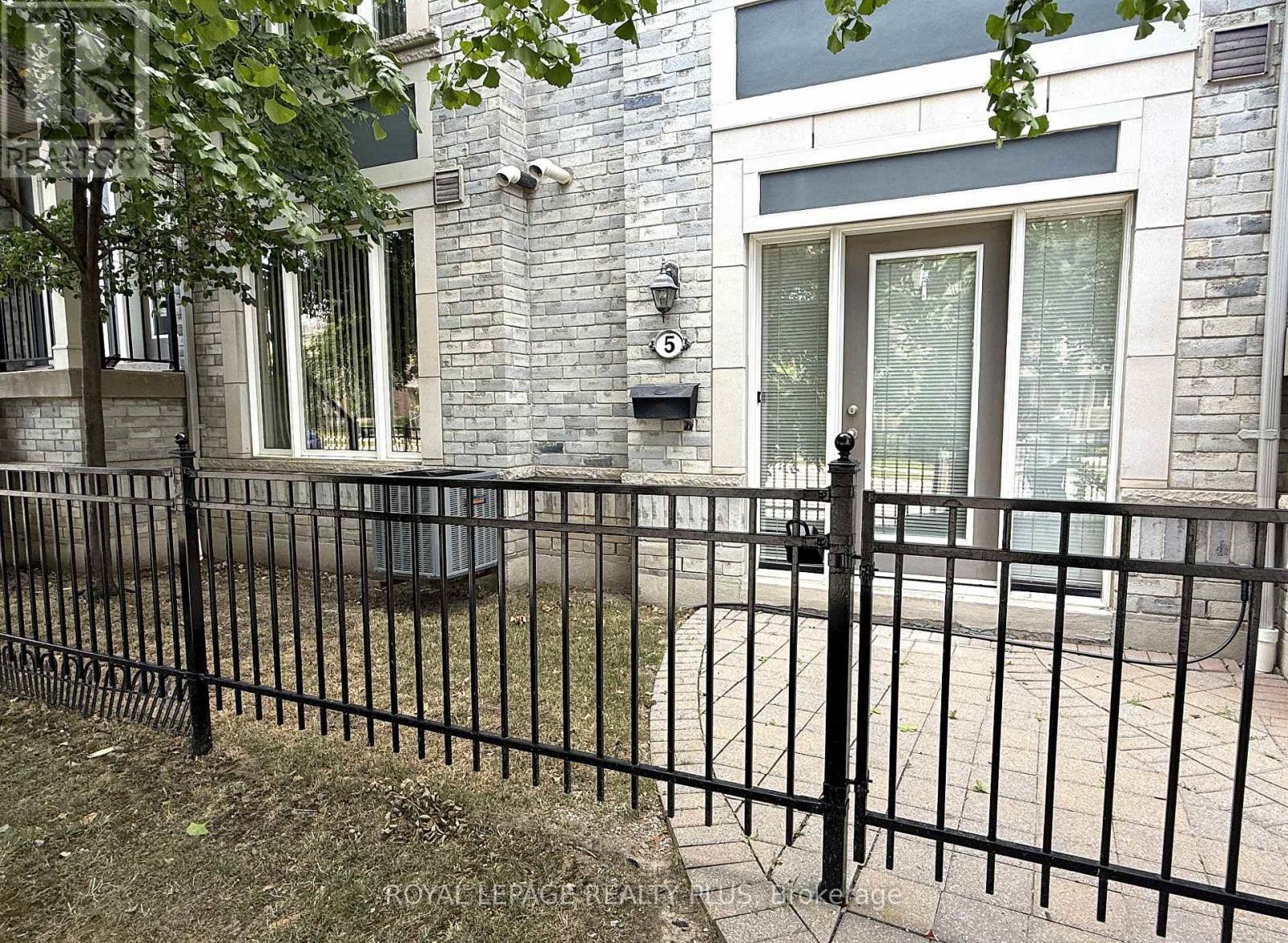 5 - 3015 Destination Drive, Mississauga, ON - Outdoor