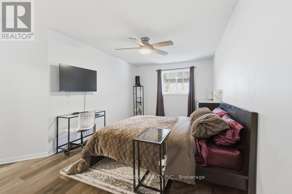 11 Glenhollow Drive, Hamilton, ON - Indoor Photo Showing Bedroom