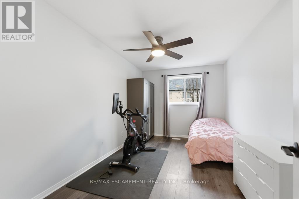 11 Glenhollow Drive, Hamilton, ON - Indoor