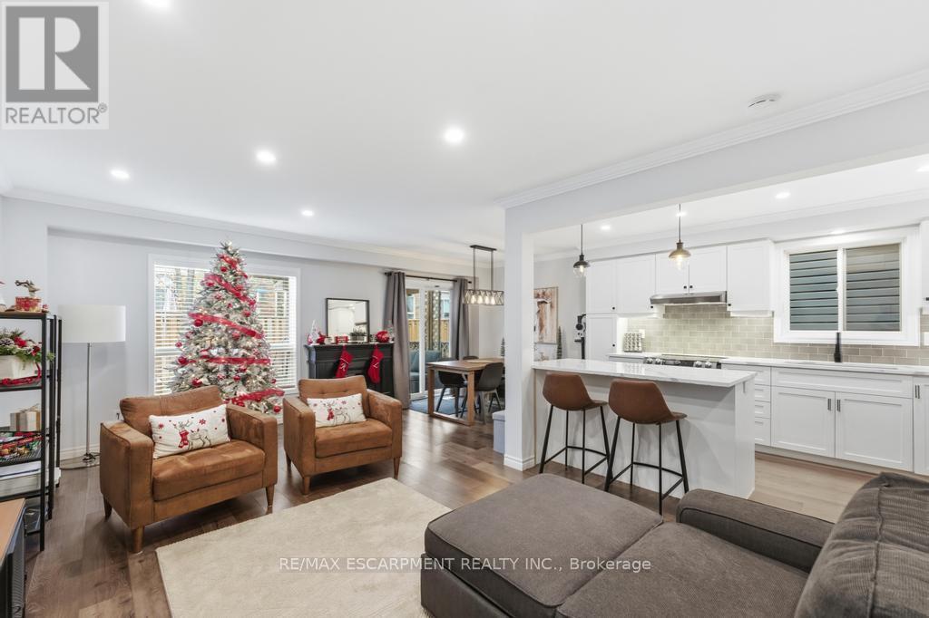 11 Glenhollow Drive, Hamilton, ON - Indoor