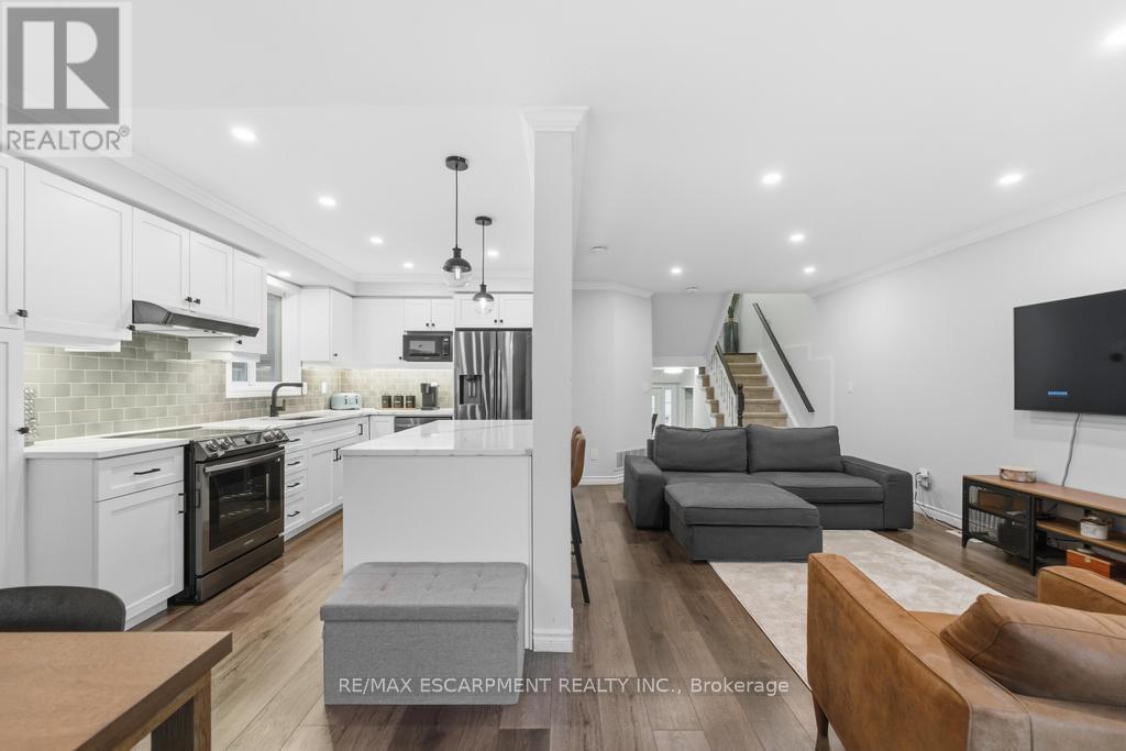 11 Glenhollow Drive, Hamilton, ON - Indoor