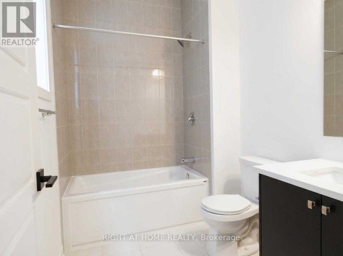 Ful bathroom on main floor - 425 Mortar Terrace, Ottawa, ON - Indoor Photo Showing Bathroom
