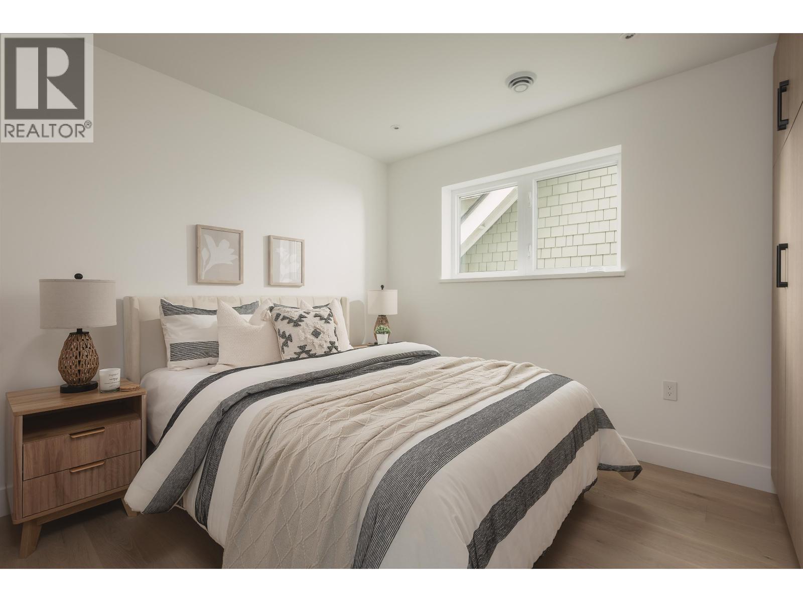 1 2130 E 2Nd Avenue, Vancouver, BC - Indoor Photo Showing Bedroom