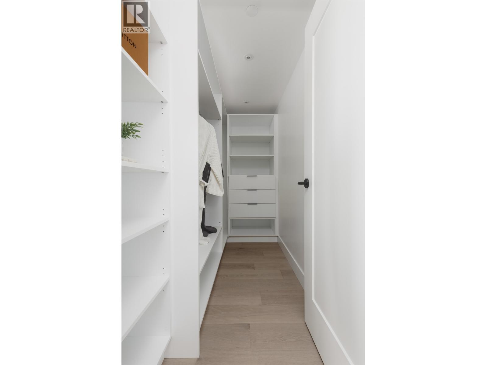 1 2130 E 2Nd Avenue, Vancouver, BC - Indoor Photo Showing Other Room