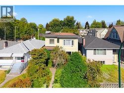 1621 ADANAC STREET Vancouver, BC V5L 2C7