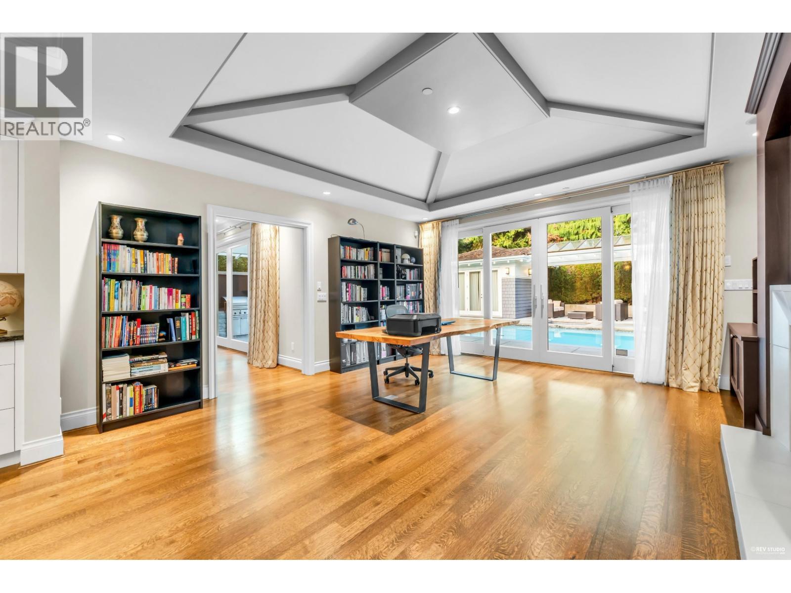 4358 Erwin Drive, West Vancouver, BC - Indoor