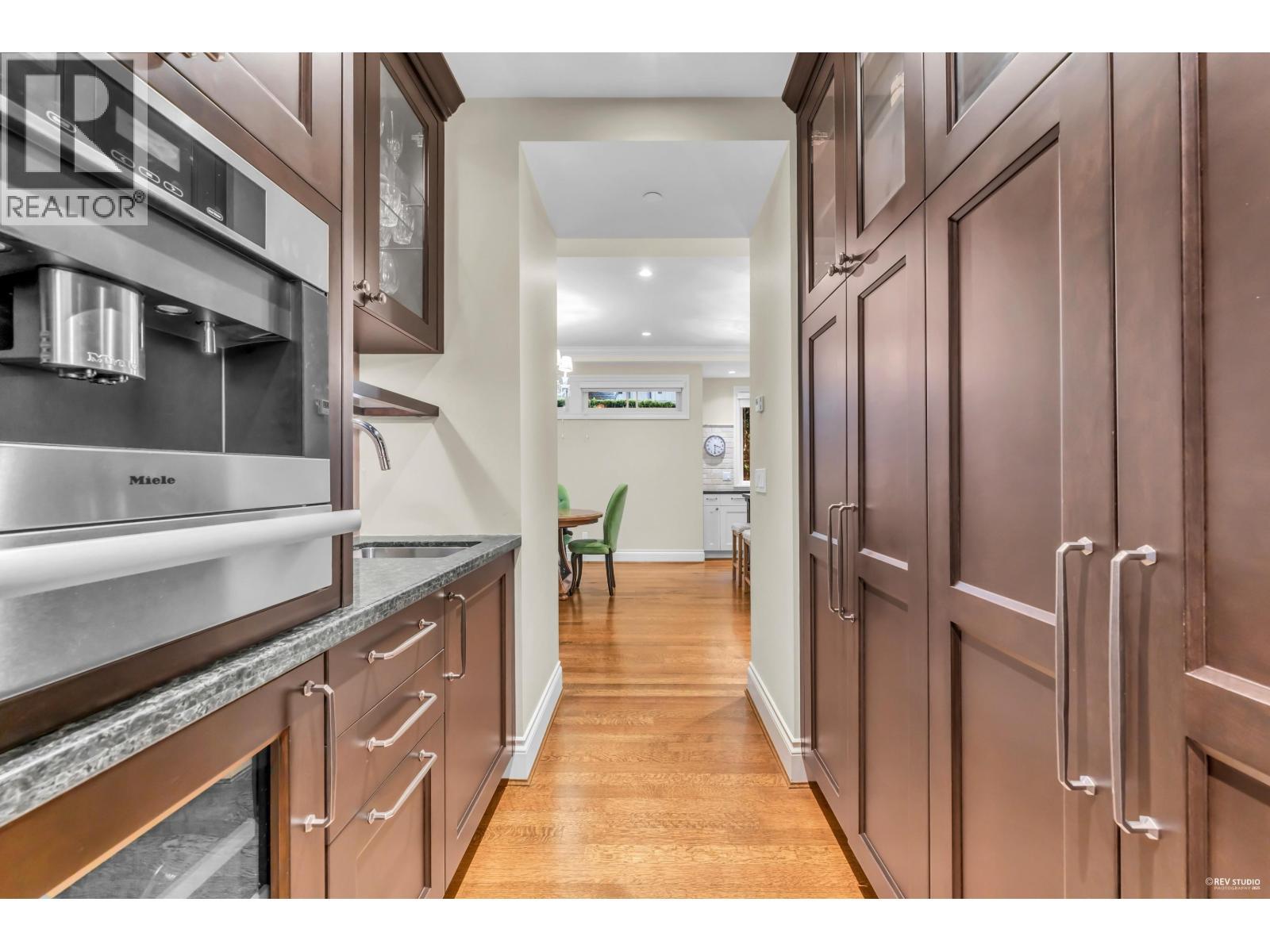 4358 Erwin Drive, West Vancouver, BC - Indoor