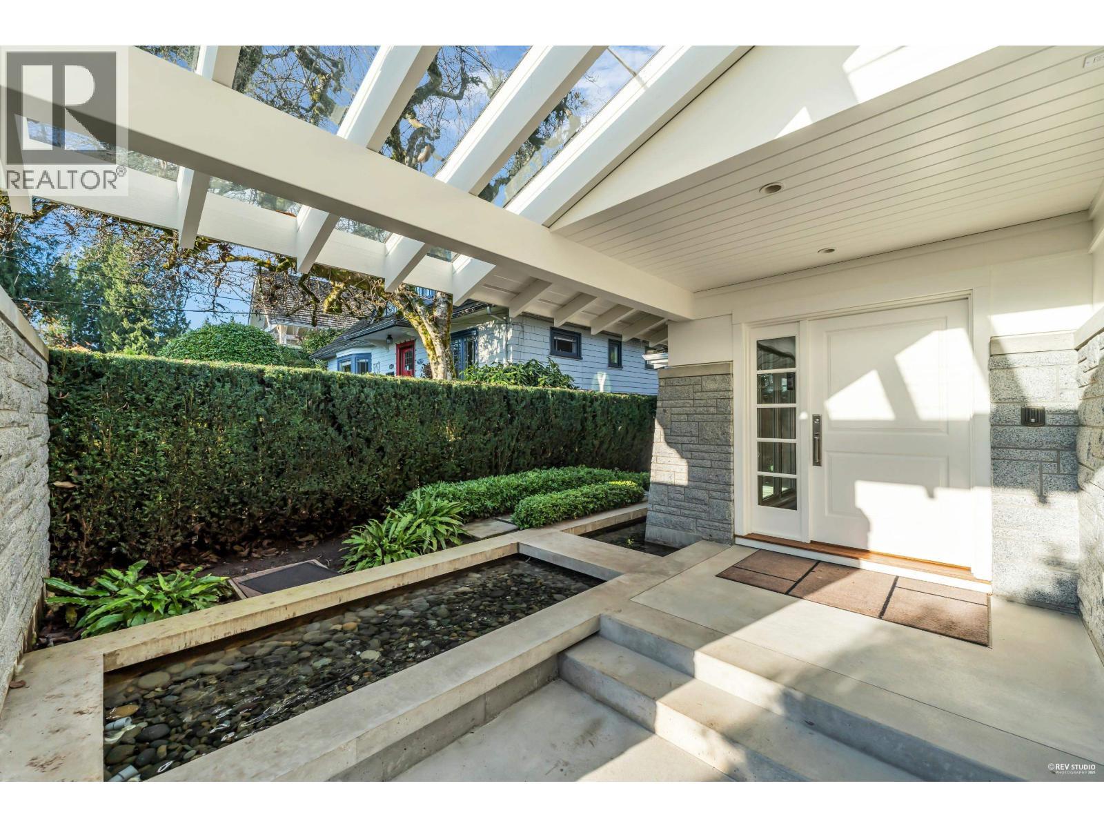 4358 Erwin Drive, West Vancouver, BC - Outdoor