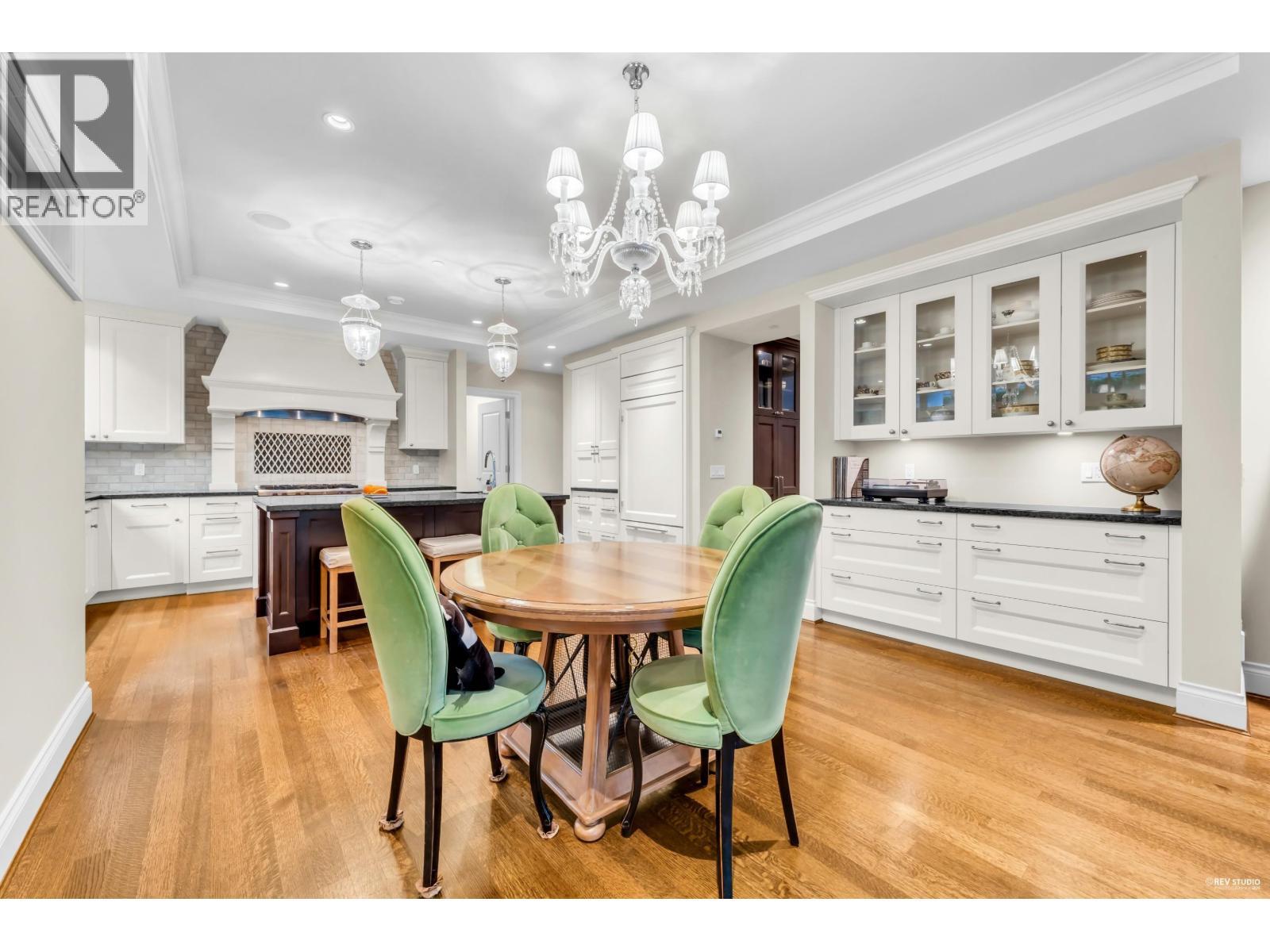 4358 Erwin Drive, West Vancouver, BC - Indoor Photo Showing Dining Room