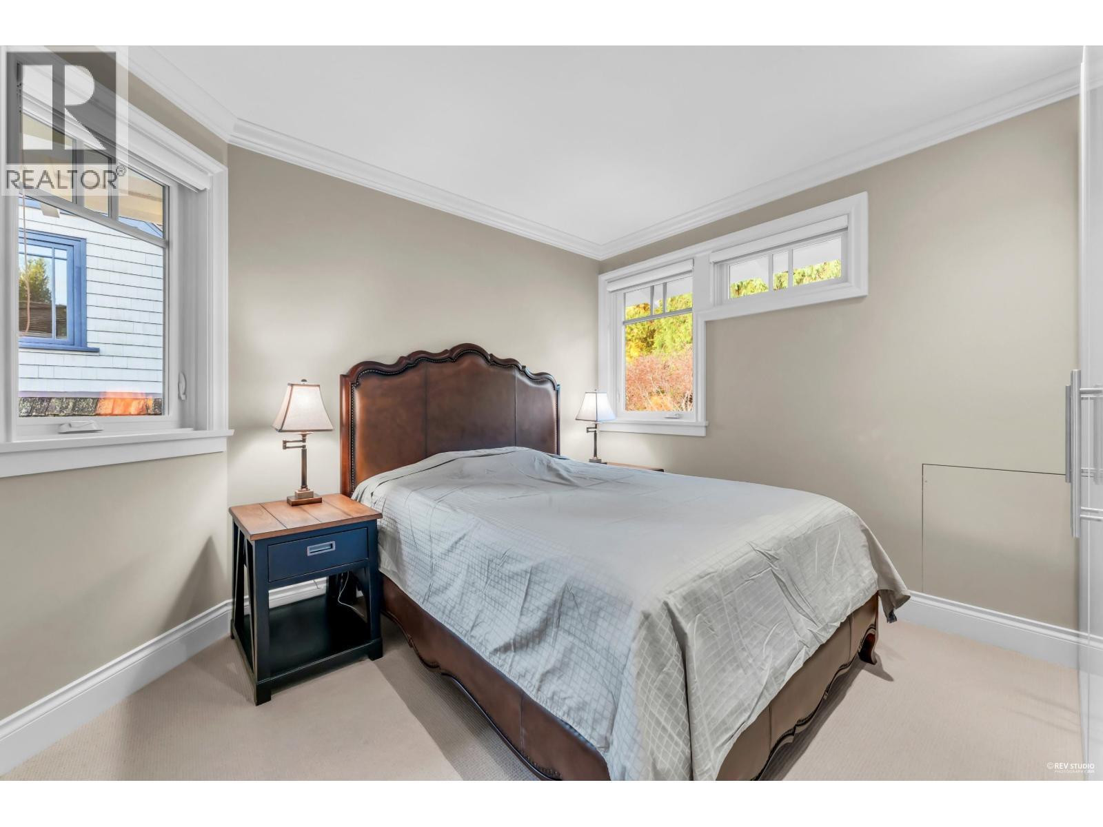 4358 Erwin Drive, West Vancouver, BC - Indoor Photo Showing Bedroom