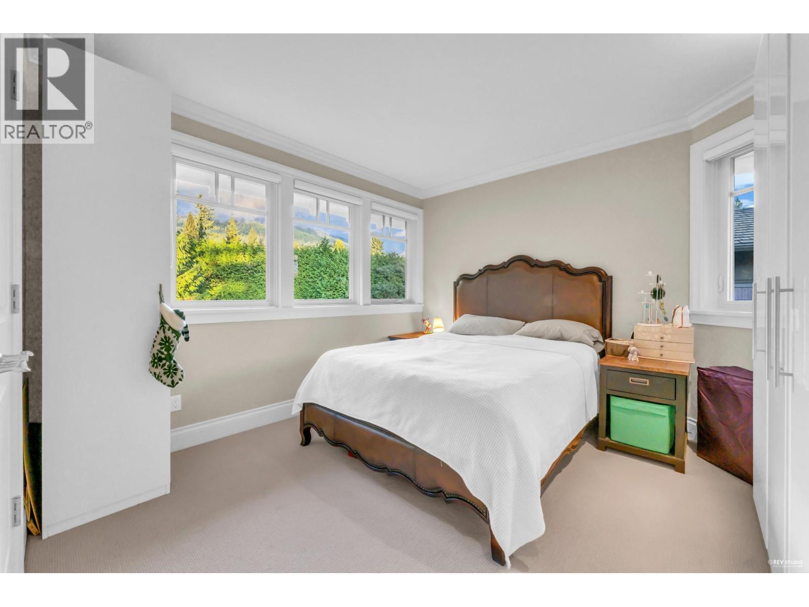 4358 Erwin Drive, West Vancouver, BC - Indoor Photo Showing Bedroom