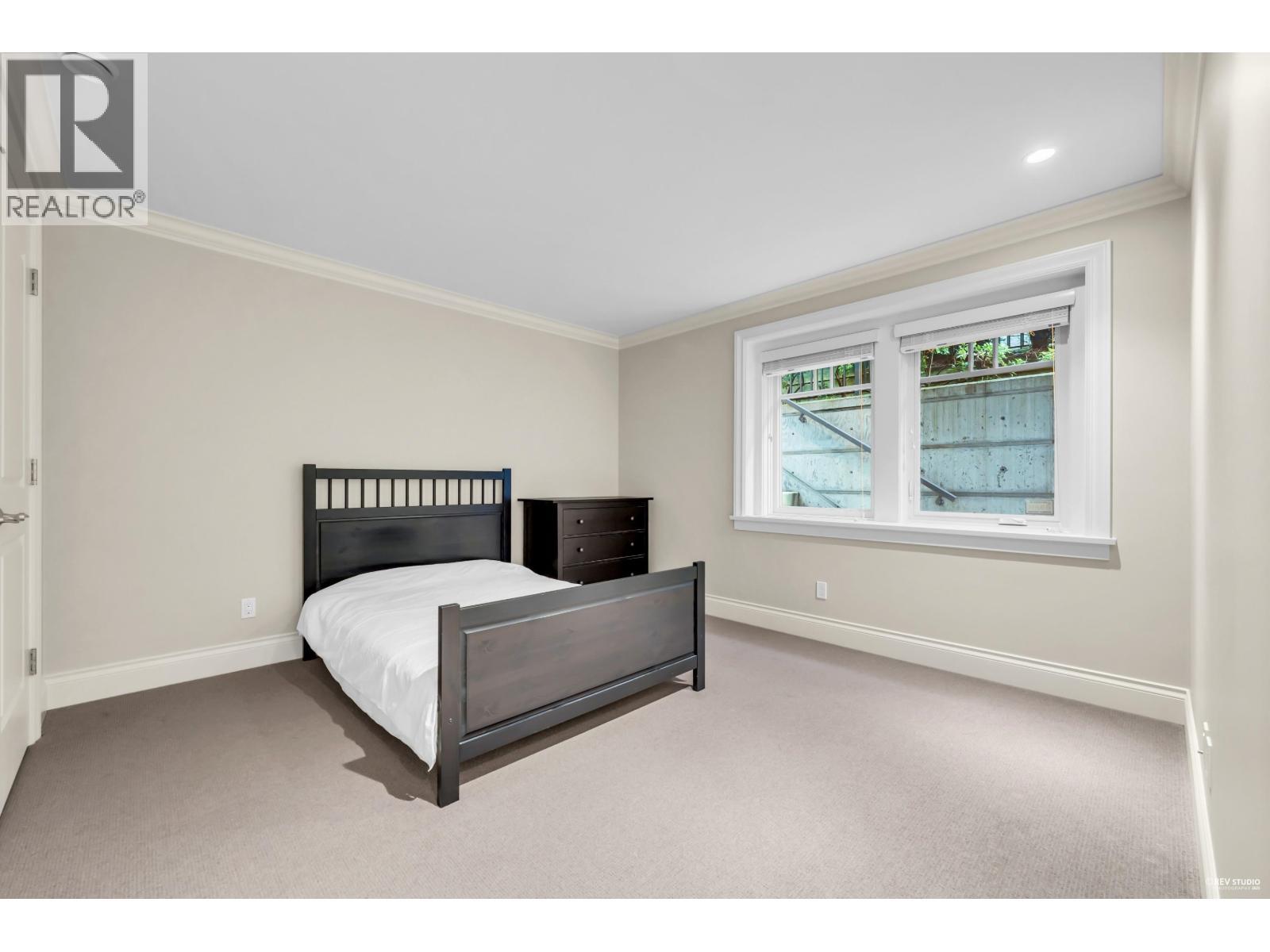 4358 Erwin Drive, West Vancouver, BC - Indoor Photo Showing Bedroom