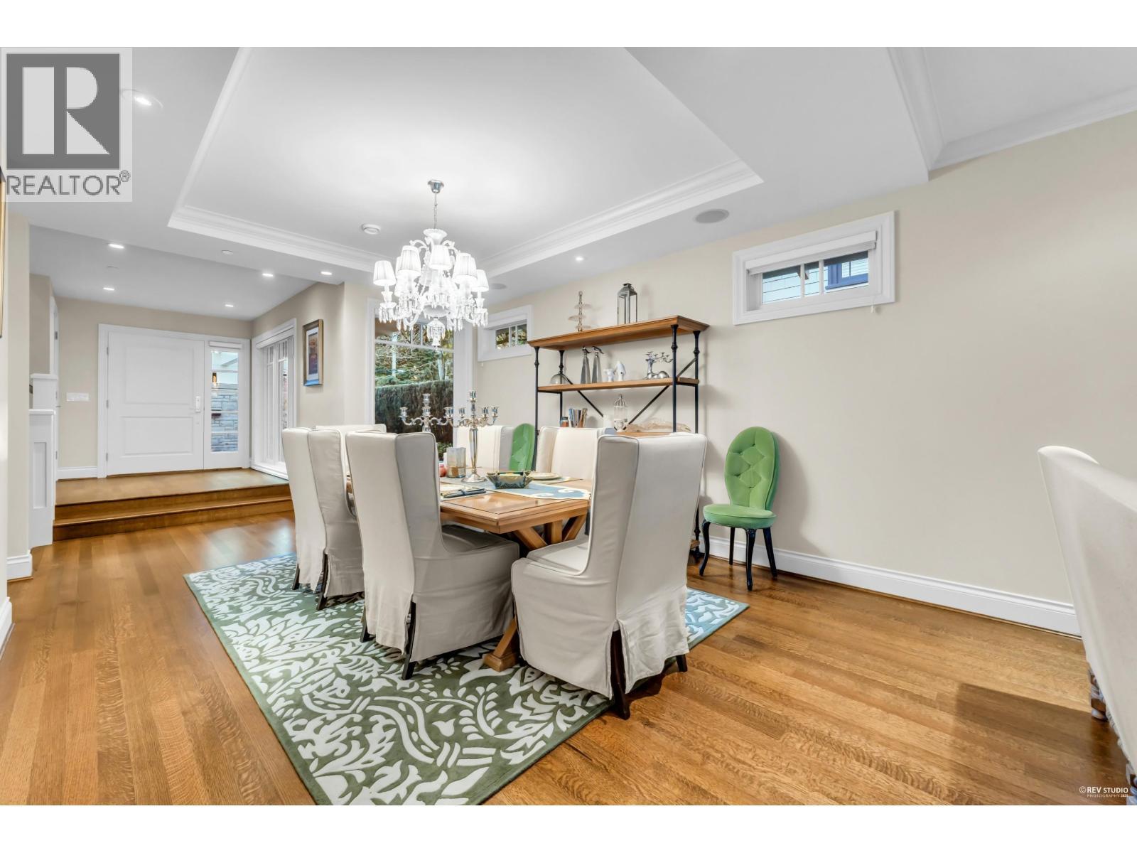 4358 Erwin Drive, West Vancouver, BC - Indoor Photo Showing Dining Room