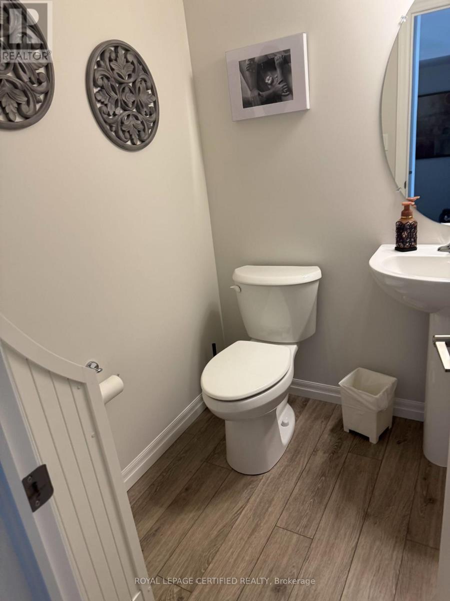 55 Braun Avenue, Tillsonburg, ON - Indoor Photo Showing Bathroom