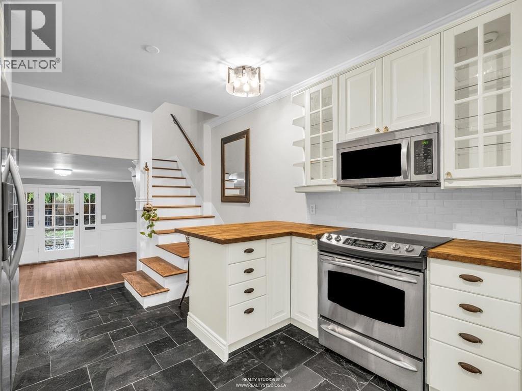 33 66A Street, Delta, BC - Indoor Photo Showing Kitchen