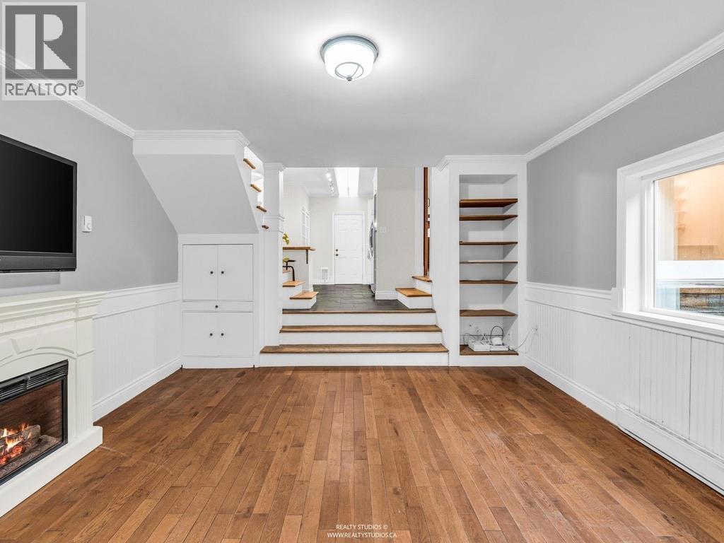 33 66A Street, Delta, BC - Indoor Photo Showing Other Room With Fireplace