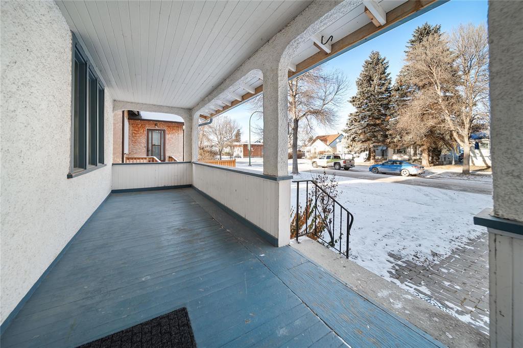 660 Machray Avenue, Winnipeg, MB - Outdoor