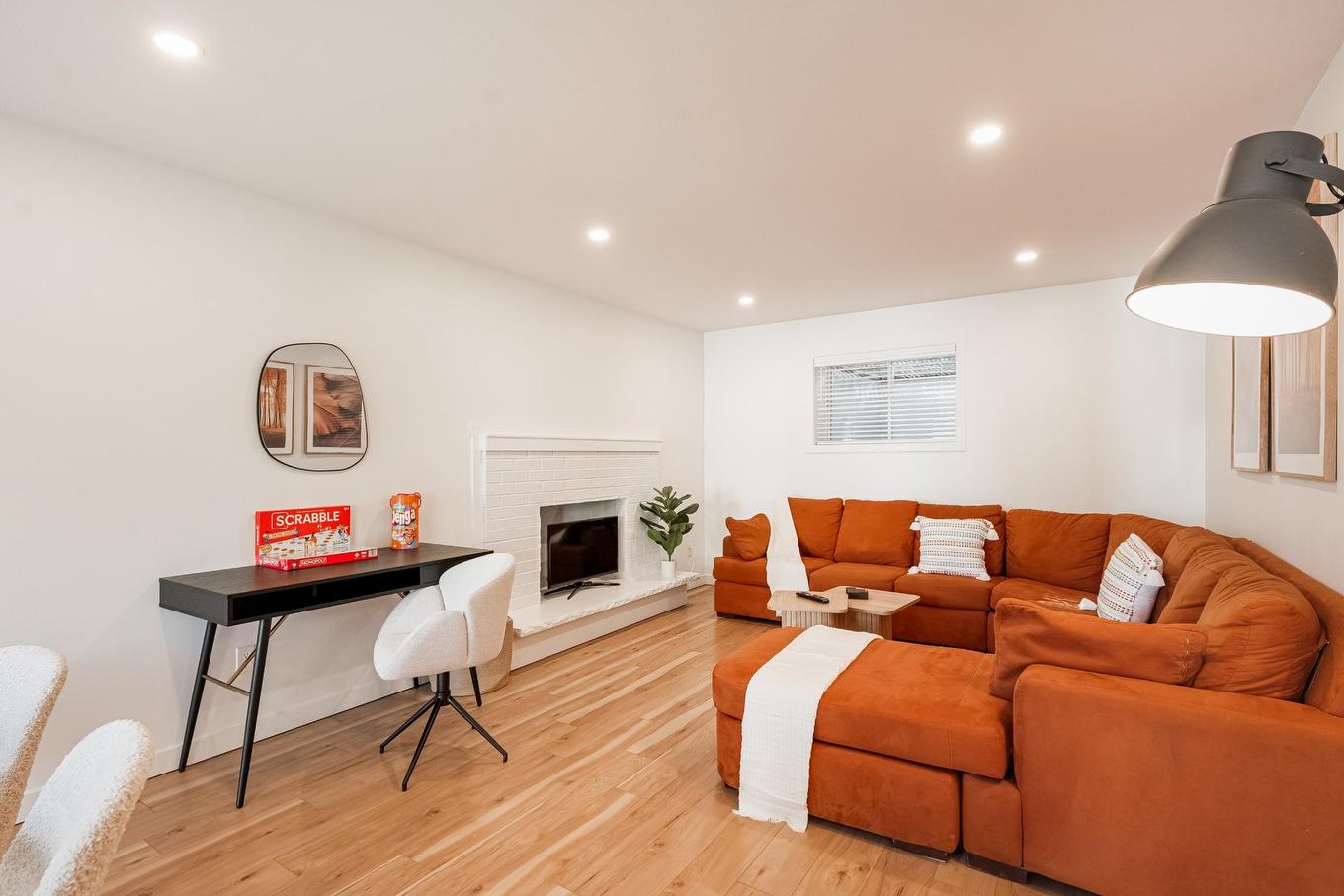 Salon - 876Z Rue Principale, Saint-Sauveur, QC - Indoor Photo Showing Living Room With Fireplace