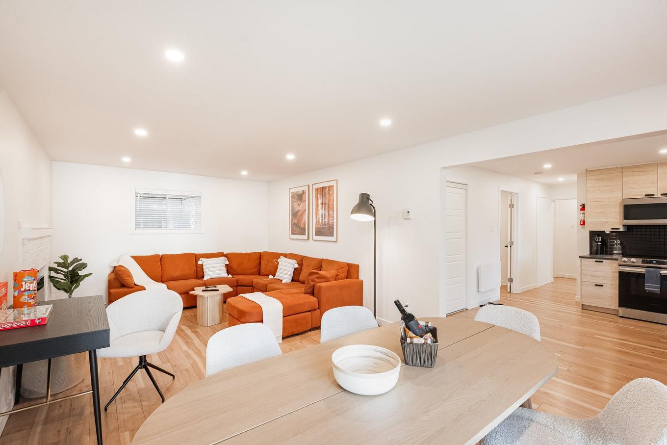 Salon - 876Z Rue Principale, Saint-Sauveur, QC - Indoor