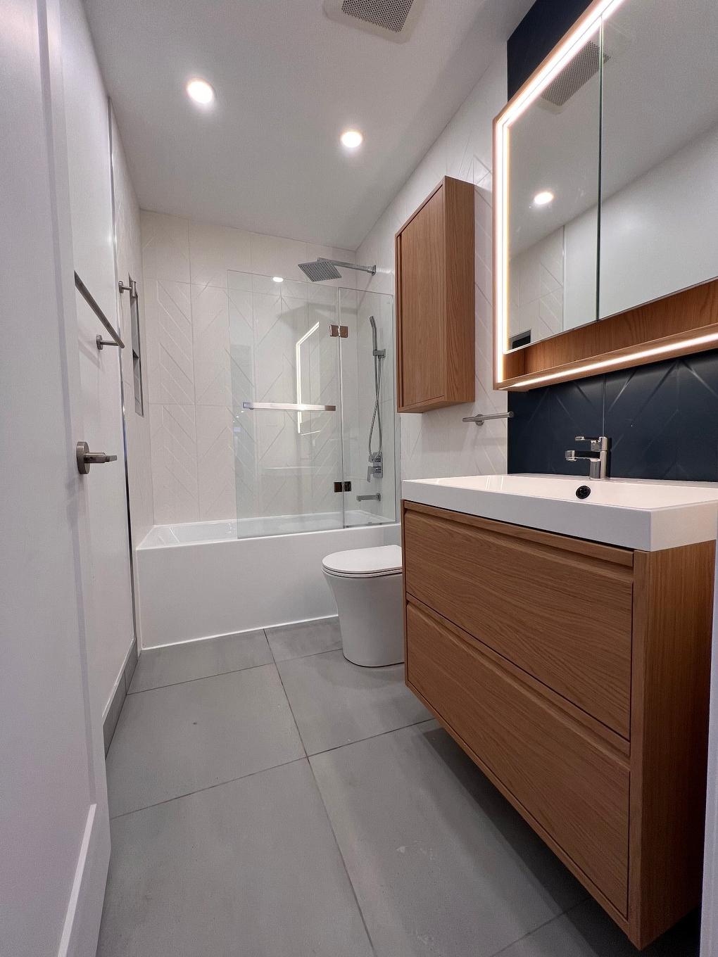 Salle de bains - 6439 Av. Des Érables, Montréal (Rosemont/La Petite-Patrie), QC - Indoor Photo Showing Bathroom