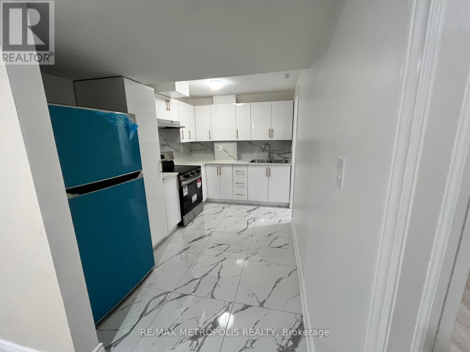 Bsmt - 1335 Aldsworth Crescent, Oshawa, ON - Indoor Photo Showing Kitchen