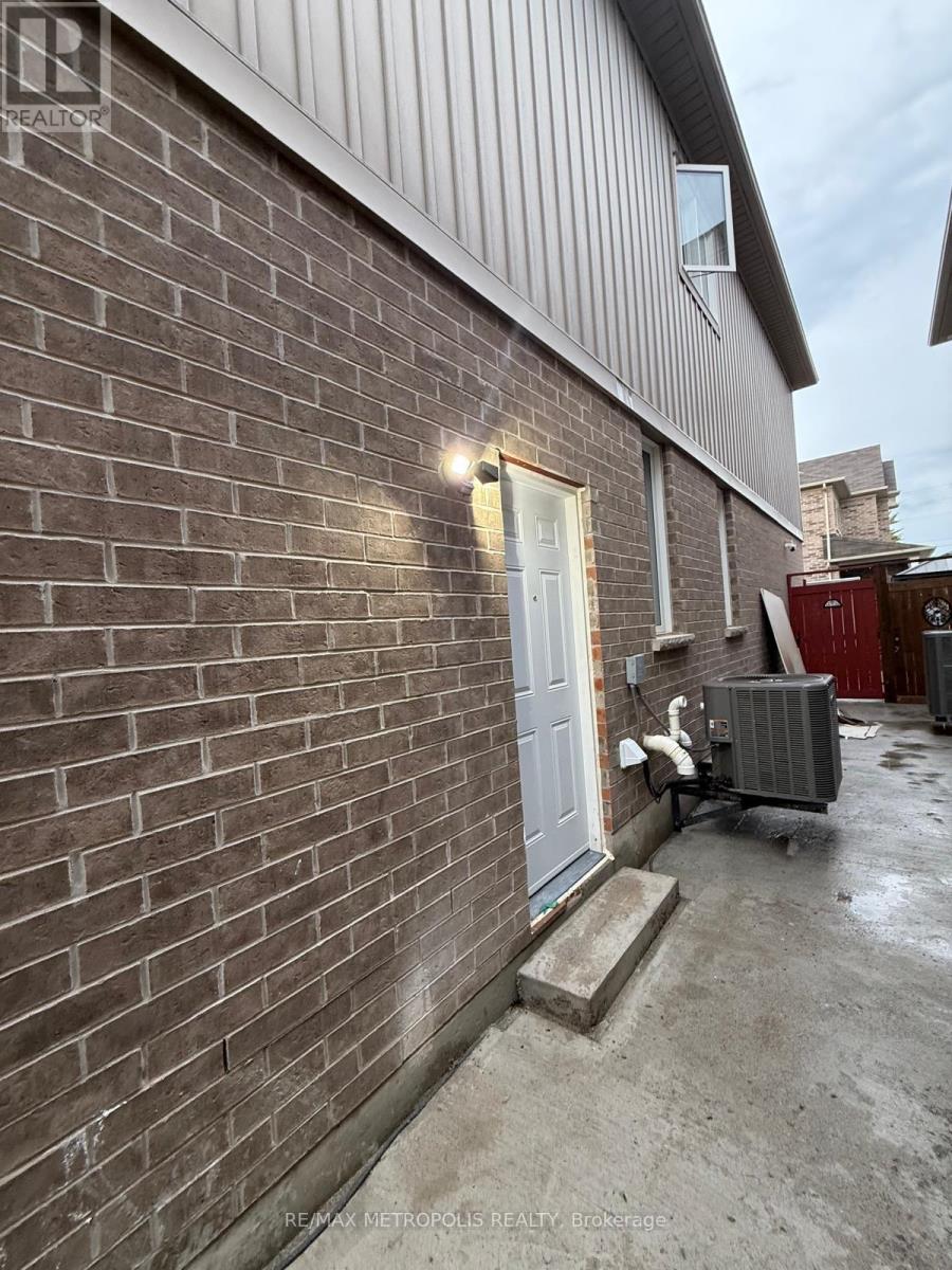 Bsmt - 1335 Aldsworth Crescent, Oshawa, ON - Outdoor With Exterior