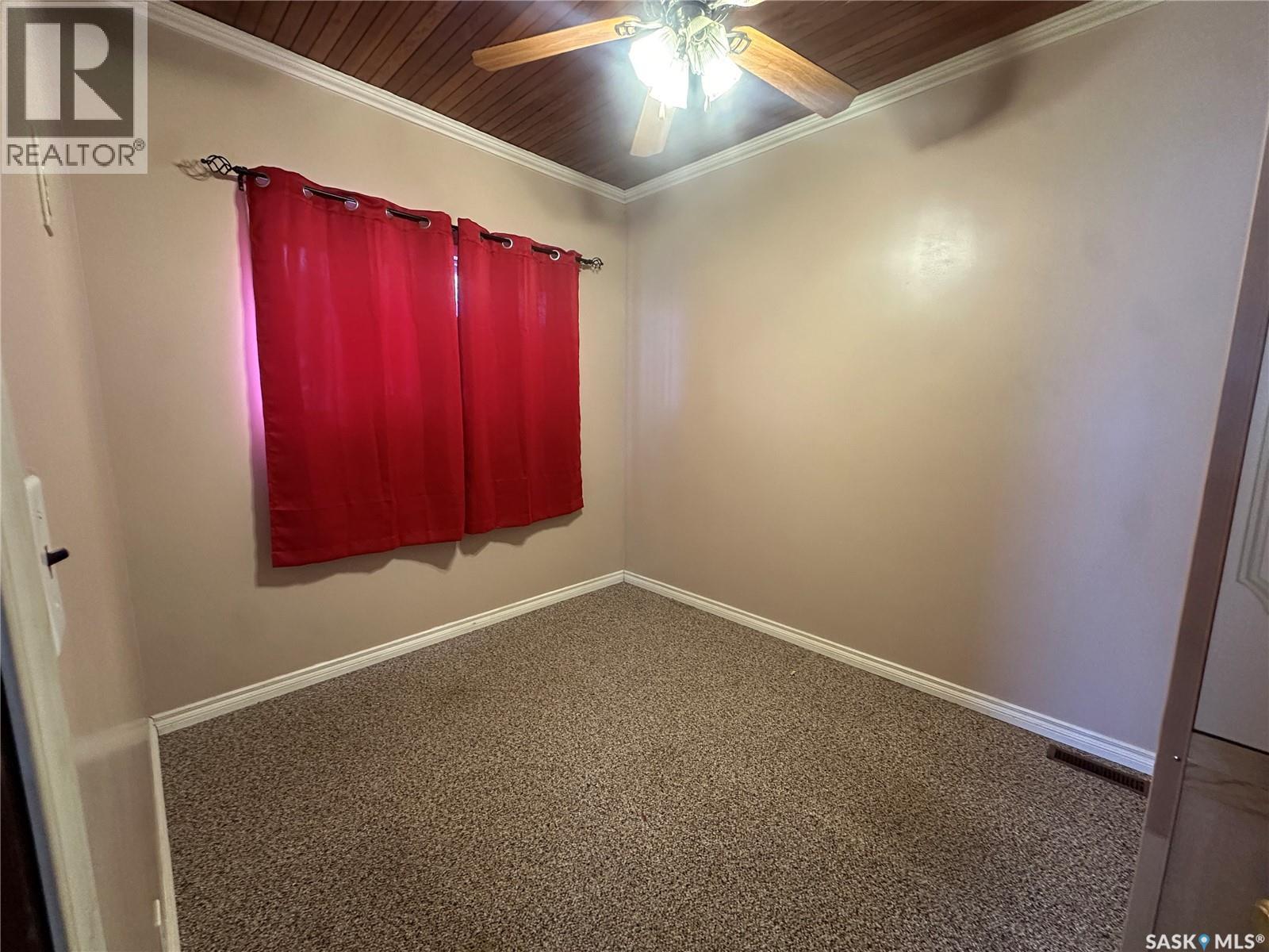 122 1St Avenue Se, Sturgis, SK - Indoor Photo Showing Other Room