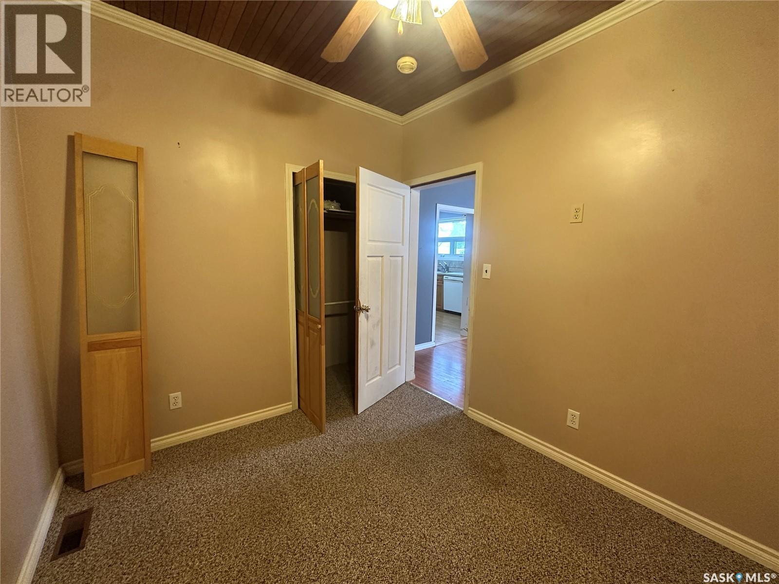 122 1St Avenue Se, Sturgis, SK - Indoor Photo Showing Other Room