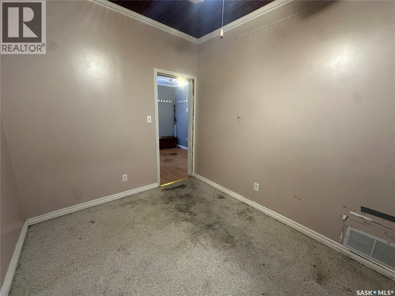 122 1St Avenue Se, Sturgis, SK - Indoor Photo Showing Other Room
