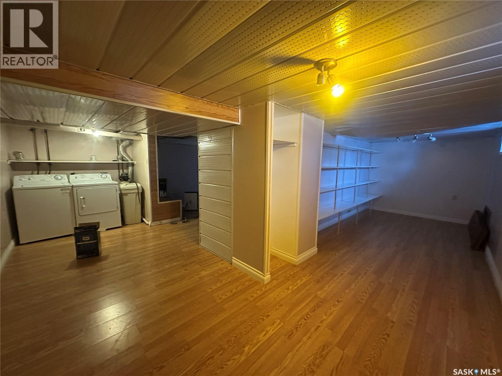 122 1St Avenue Se, Sturgis, SK - Indoor Photo Showing Laundry Room