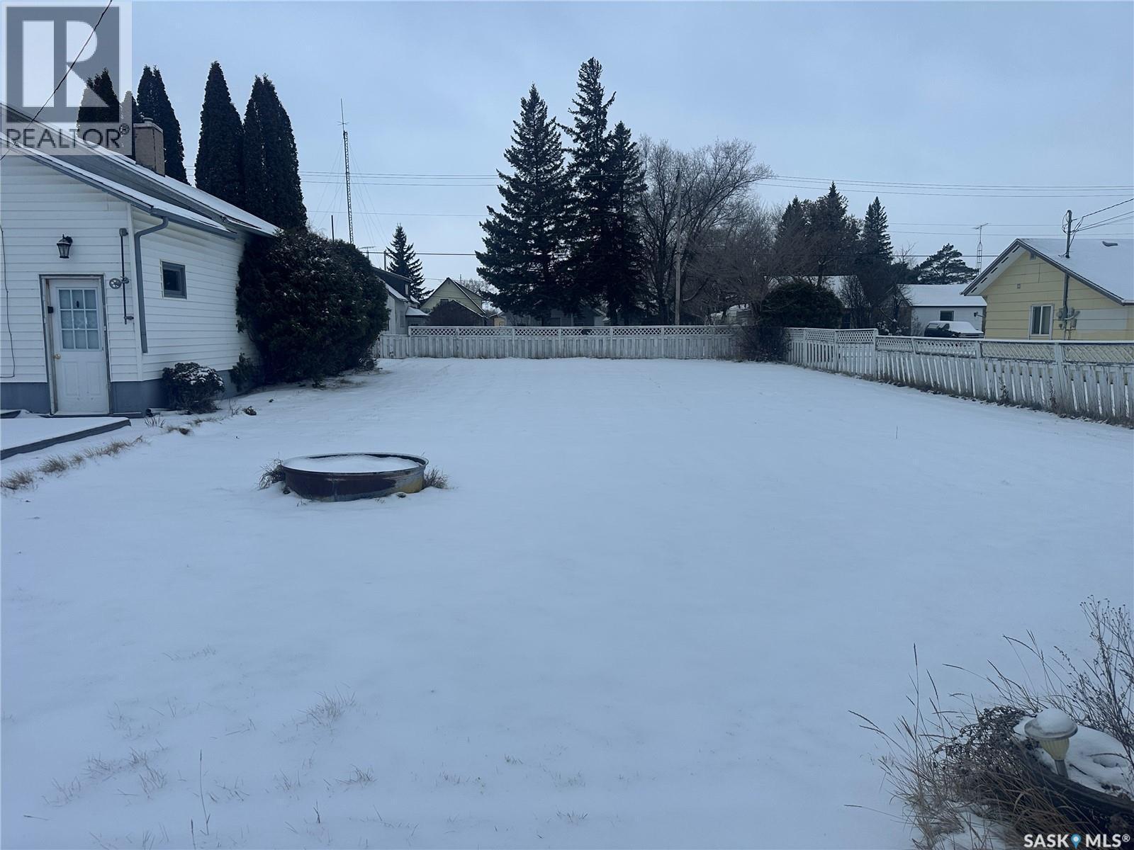 122 1St Avenue Se, Sturgis, SK - Outdoor