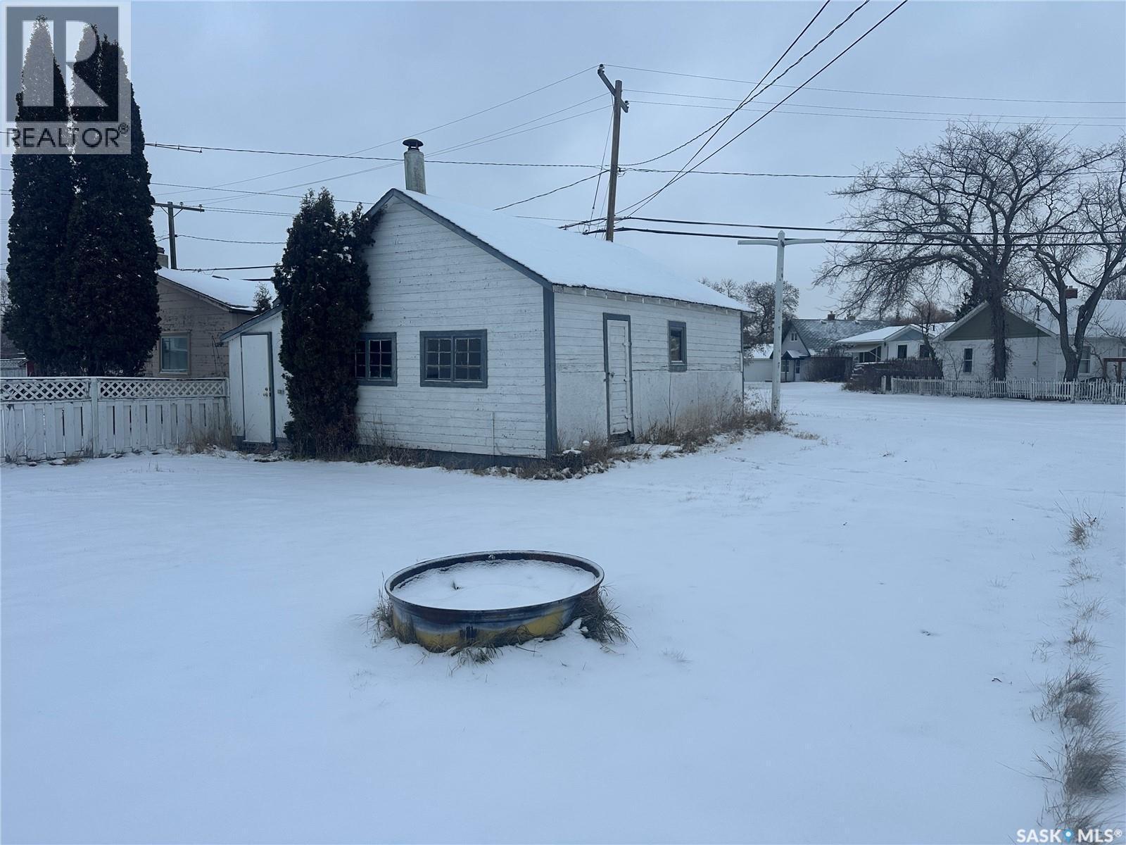 122 1St Avenue Se, Sturgis, SK - Outdoor