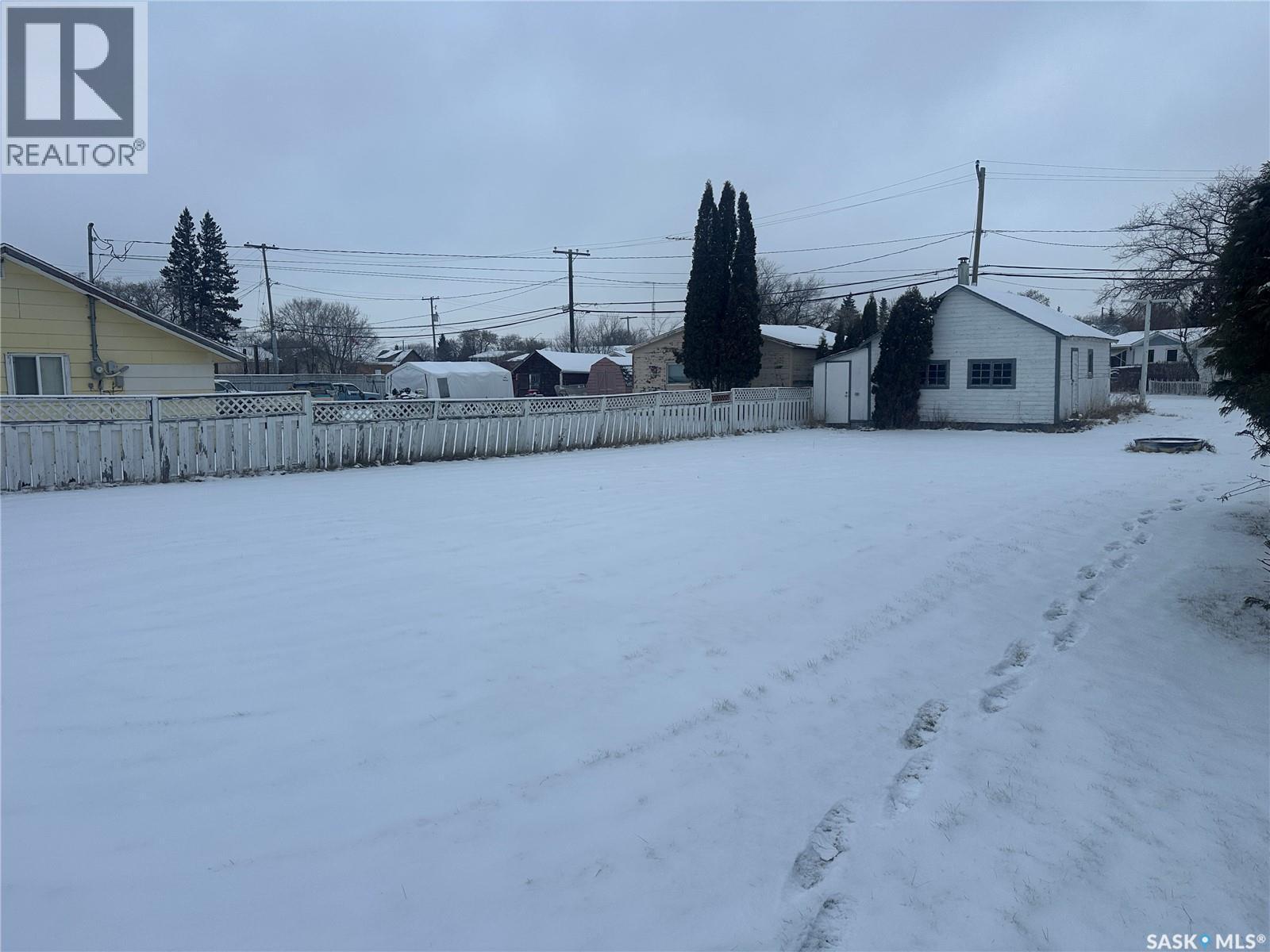 122 1St Avenue Se, Sturgis, SK - Outdoor