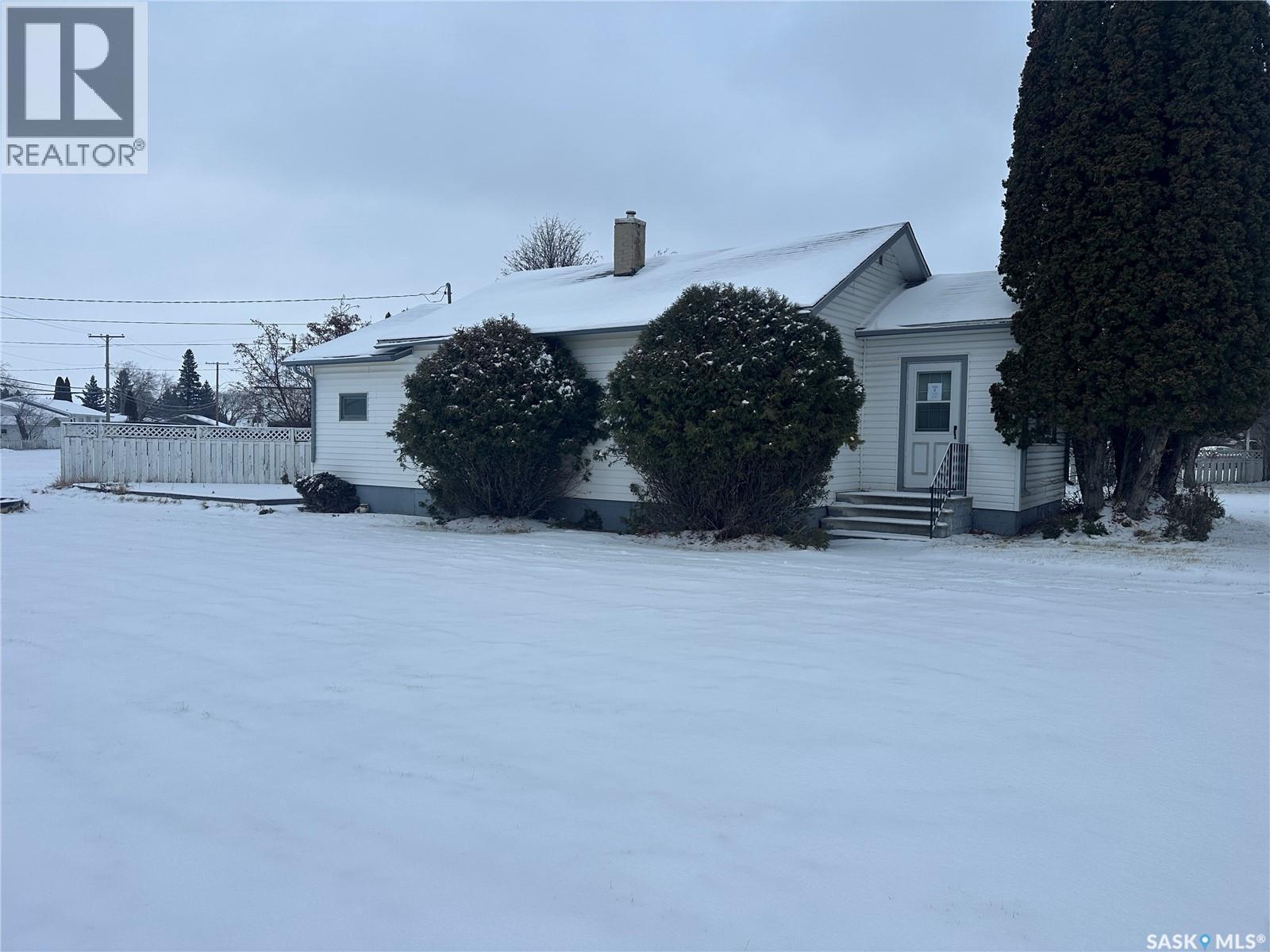 122 1St Avenue Se, Sturgis, SK - Outdoor