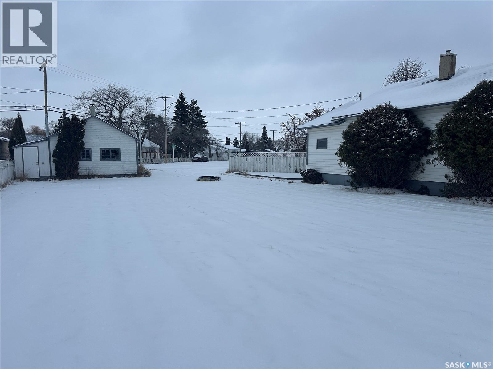 122 1St Avenue Se, Sturgis, SK - Outdoor