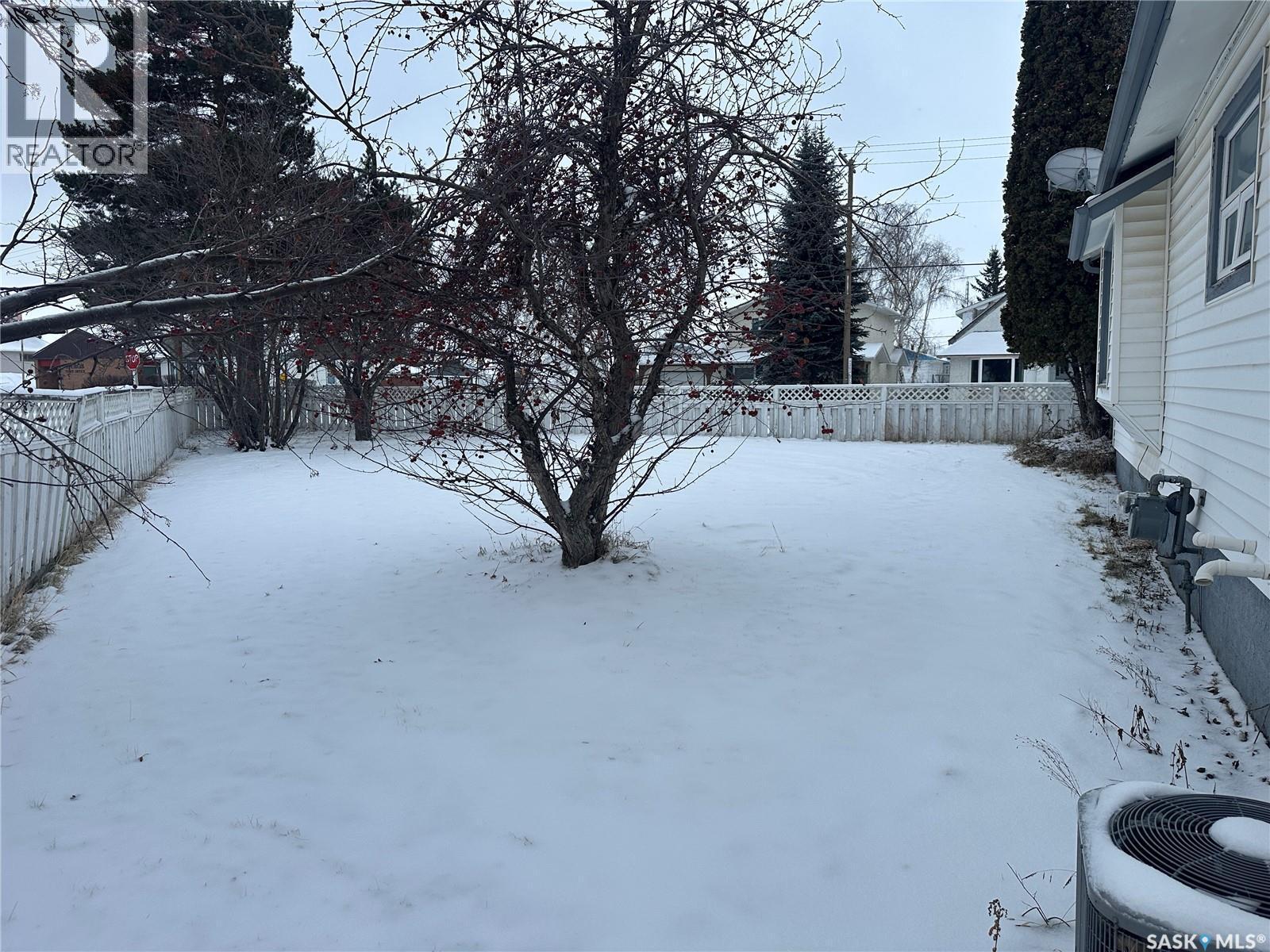 122 1St Avenue Se, Sturgis, SK - Outdoor