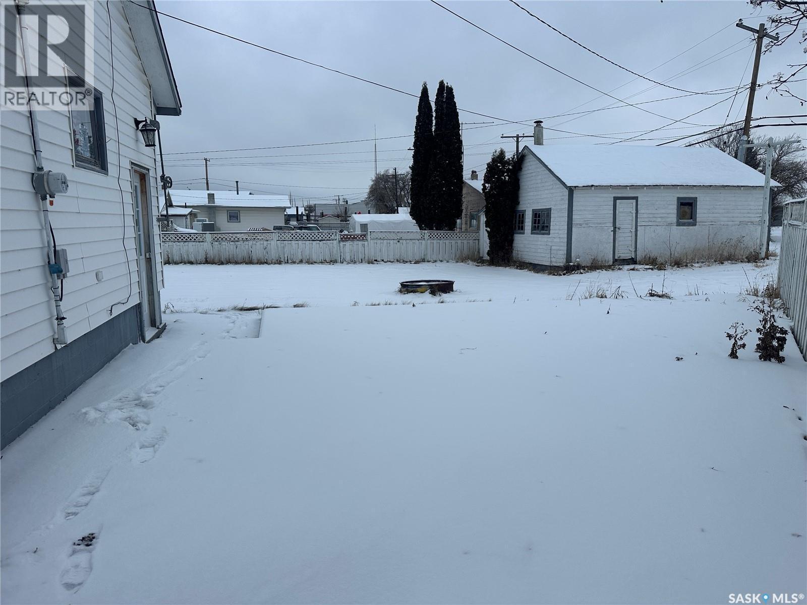 122 1St Avenue Se, Sturgis, SK - Outdoor