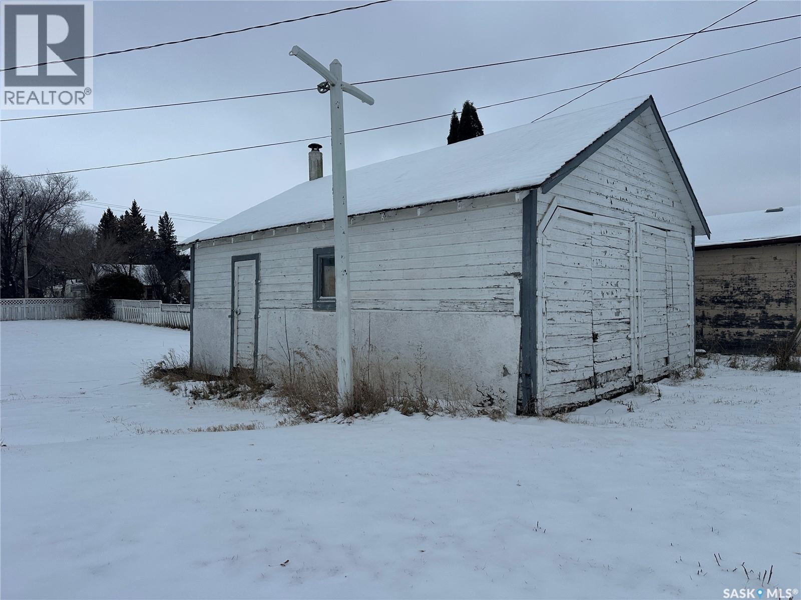 122 1St Avenue Se, Sturgis, SK - Outdoor