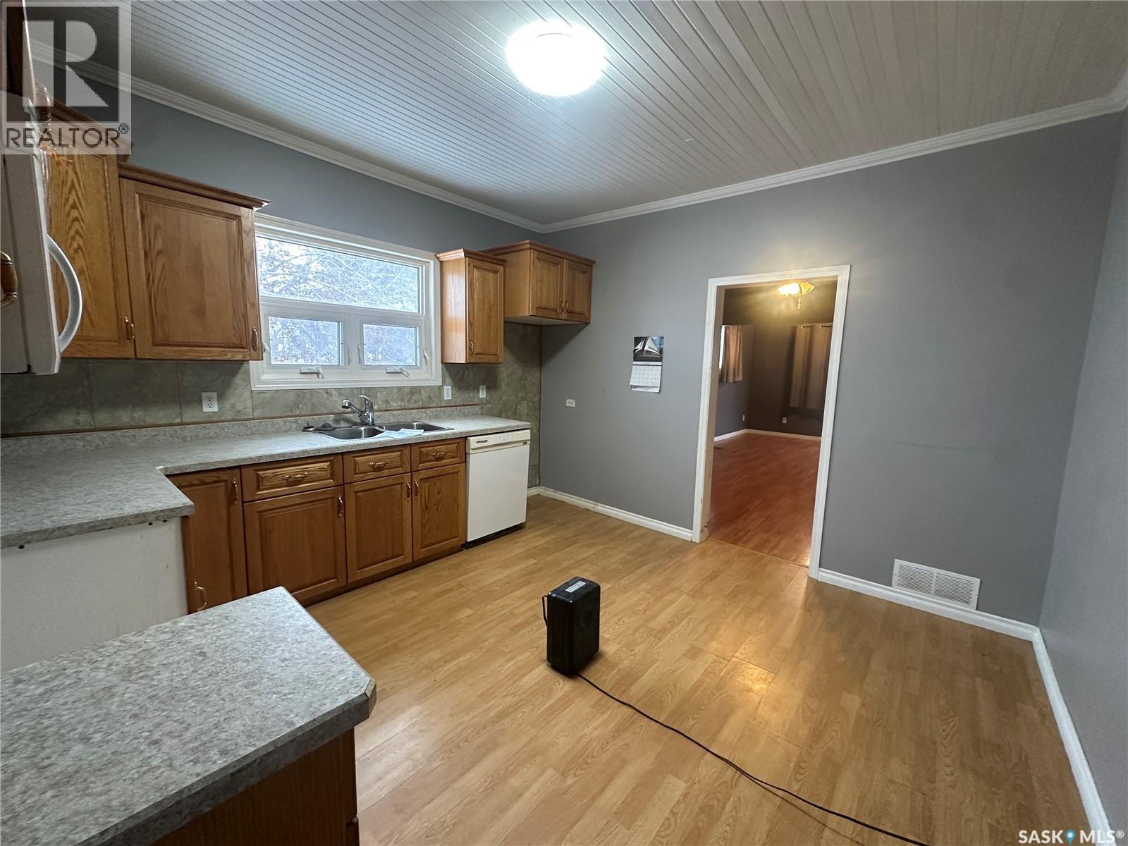 122 1St Avenue Se, Sturgis, SK - Indoor Photo Showing Kitchen With Double Sink