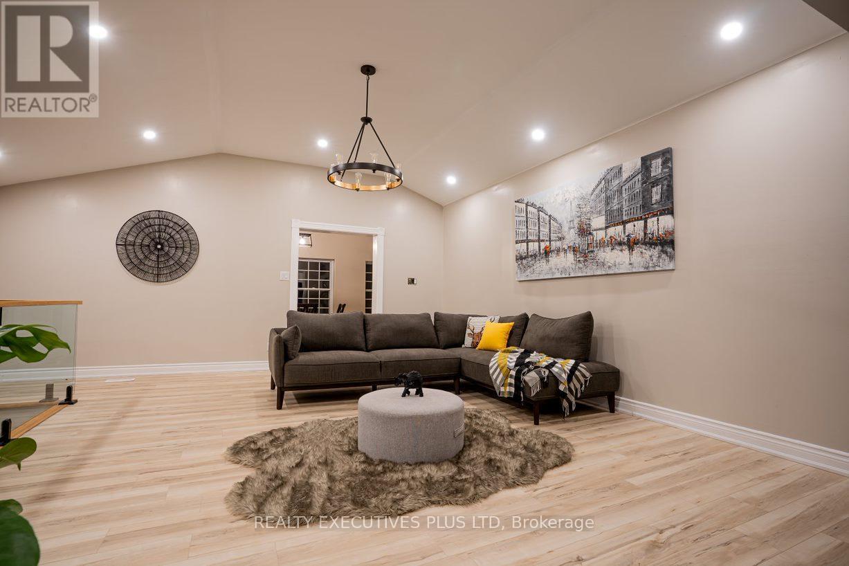 2300 Olde Base Line Road, Caledon, ON - Indoor